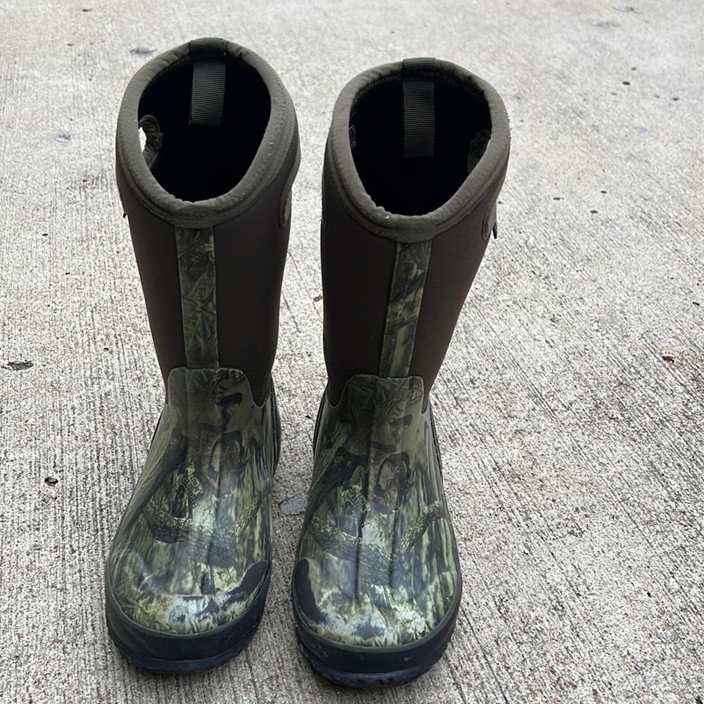 Kids Camouflage  Bogs size 2